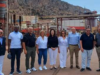 Μέλη της Παγκόσμιας Διακοινοβουλευτικής Ένωσης Ελληνισμού στις εγκαταστάσεις της Metlen