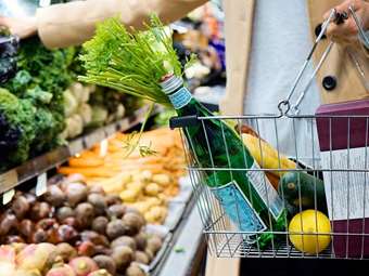 Κόλπα πολυεθνικών με τις τιμές στην Ελλάδα - Τι θα λέει η επιστολή Μητσοτάκη