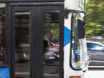 Η μάστιγα της λαθρεπιβίβασης στα ΜΜΜ: Από τα λεωφορεία μέχρι τους "ηλεκτρονικούς τζαμπατζήδες"