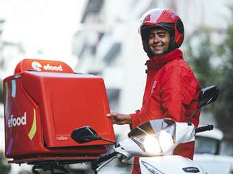 Delivered by efood: Η υπηρεσία διανομής του efood συνεχίζει την επέκτασή της και γίνεται 24ωρη στη Λάρισα και το Ηράκλειο Κρήτης