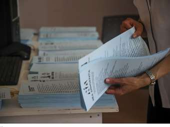 Δημοσκοπήσεις, απώλειες για ΠΑΣΟΚ και  αντιπαράθεση Ν.Δ- ΣΥΡΙΖΑ για τις επιχειρήσεις Κασσελάκη