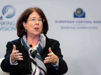 Elizabeth McCaul (ΕΚΤ) στο Capital.gr: Διατηρήσιμη η ισχυρή κερδοφορία στις τράπεζες - Εντός του 2024 η απόφαση για τα μερίσματα