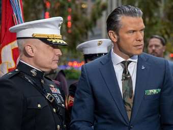 Σκάνδαλα και αποκαλύψεις για τον εκλεκτό του Τραμπ για το υπουργείο Άμυνας απειλούν την υποψηφιότητά του