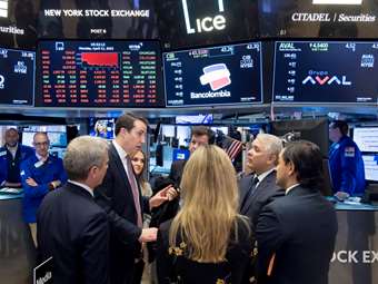 Fed και πετρέλαιο "γκρέμισαν" τη Wall - Απώλειες άνω των 500 μονάδων ο Dow