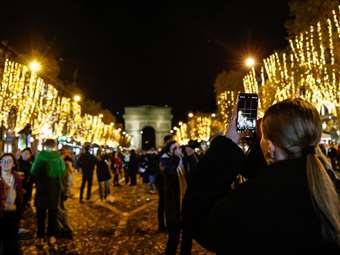 Οι Έλληνες… γιορτάζουν στο εξωτερικό:  Μεγάλη ζήτηση για ταξίδια για τα Χριστούγεννα και την Πρωτοχρονιά