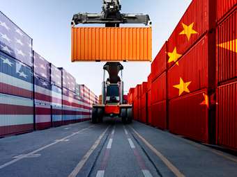 ΗΠΑ: "Βουτιά" 28,3% στις εισαγωγές εμπορευματοκιβωτίων από την Κίνα τον Ιούνιο λόγω αύξησης των δασμών