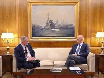 Συνάντηση Ν. Δένδια με τον Βρετανό πρέσβη με επίκεντρο την ενίσχυση της διμερούς αμυντικής συνεργασίας Ελλάδας-Ηνωμένου Βασίλειου