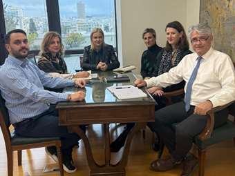 Σεισμοί στη Σαντορίνη: Συνάντηση του γ.γ. ΕΟΤ με τον πρόεδρο της Ένωσης Ξενοδόχων του νησιού