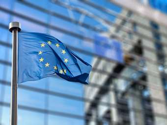 ΕΕ: Σχέδιο για δασμούς 25% σε αμερικανικά προϊόντα από τις 16 Μαΐου - Εκτός λίστας το μπέρμπον