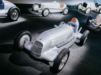 Mercedes W 25: Το πρώτο Ασημένιο Βέλος είναι 90 ετών και βουτάμε λίγο στην ιστορία του (εικόνες)