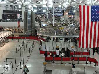 ΗΠΑ: Η κυβέρνηση Τραμπ καθαιρεί 8 δικαστές αρμόδιους για υποθέσεις μετανάστευσης στη Νέα Υόρκη