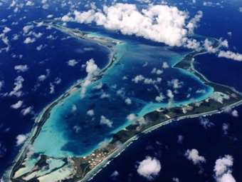 Η Βρετανία υπέγραψε συμφωνία που παραχωρεί τα Νησιά Τσάγκος στον Μαυρίκιο - Θα διατηρήσει στρατιωτική βάση εκεί για 99 χρόνια