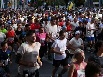 Άρχισε ο 42ος Αυθεντικός Μαραθώνιος της Αθήνας - Ρεκόρ συμμετοχής με 75.000 δρομείς από 120 χώρες