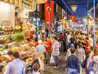 Bloomberg: Η Τουρκία μειώνει τα επιτόκιά της πρώτη φορά μετά από δυο χρόνια