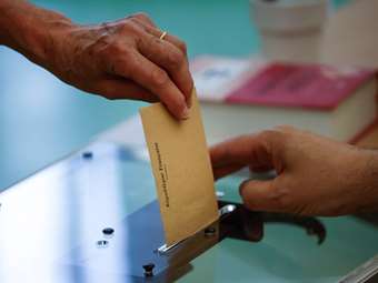 Γαλλία - δημοσκόπηση Opinion Way: Ενισχυμένη στο 37% η Ακροδεξιά, 28% για την Αριστερά, 20% η κεντρώα παράταξη του Μακρόν