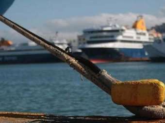 Ισχυροί άνεμοι κρατούν δεμένα τα πλοία στα περισσότερα λιμάνια – Κανονικά οι απόπλοι για την Κρήτη από το λιμάνι του Πειραιά