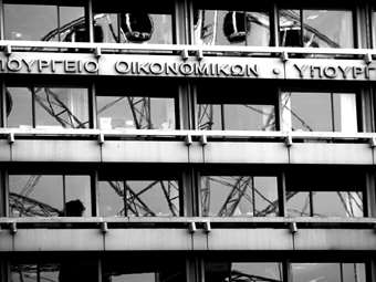 Βελτίωση στο έλλειμμα του ισοζυγίου τρεχουσών συναλλαγών - Ανησυχία για την τιμή του πετρελαίου