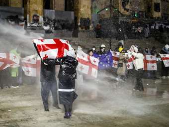 Η Γεωργία σε αναταραχή - Το χρονολόγιο των μαζικών διαδηλώσεων υπέρ της ΕΕ και η κρατική καταστολή