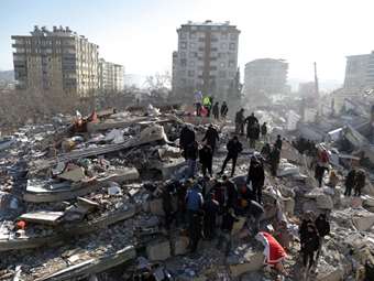 Τουρκία: Απαγορεύτηκαν οι απολύσεις στις σεισμόπληκτες περιοχές - Στήριξη για την καταβολή μισθών