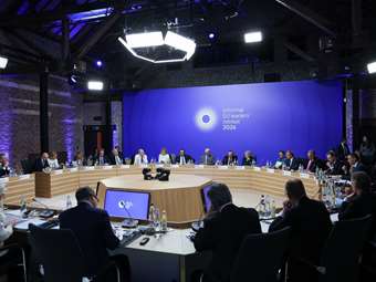 ΕΕ: Δύο αντικρουόμενες στρατηγικές για απεξάρτηση από ΗΠΑ