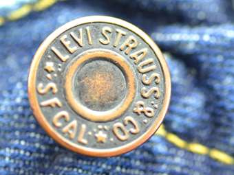 Levi Strauss: Αύξηση εσόδων, πτώση κερδών στο τρίμηνο