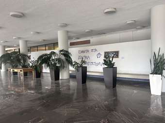 Θεσσαλονίκη: Φθορές στο κτίριο διοίκησης του ΑΠΘ από μέλη του αντιεξουσιαστικού χώρου