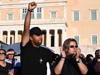 Συγκέντρωση αλληλεγγύης στον απεργό πείνας Π. Ρούτσι στο Σύνταγμα