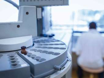 Κατάργηση του clawback ζητούν οι εργαστηριακοί γιατροί