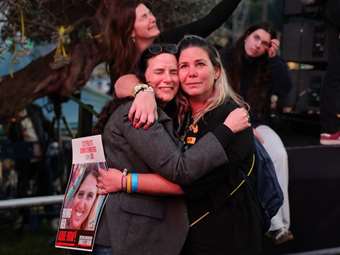 Ο ισραηλινός στρατός παρέλαβε τις τρεις πρώτες γυναίκες όμηρους