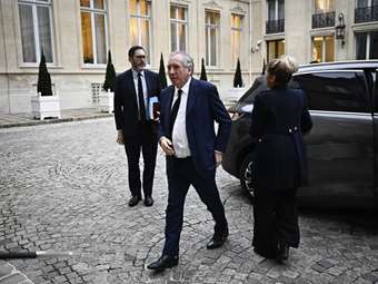 All in ο Μπαϊρού: Έτοιμος να εξετάσει "οποιαδήποτε λύση" - εκτός από την κατάργηση αργιών