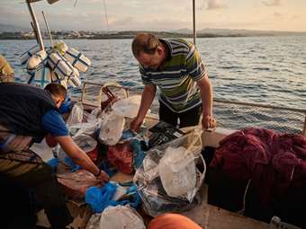 COSMOTE BLUE: Απομάκρυνση 34 τόνων πλαστικού από τις ελληνικές θάλασσες και εκπαίδευση 190 ψαράδων το 2023