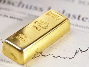 Σε υψηλό δύο εβδομάδων ο χρυσός καθώς ενισχύονται τα στοιχήματα για μείωση επιτοκίων από τη Fed