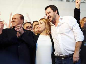 Ιταλία: Τηλεφωνική επικοινωνία Μπερλουσκόνι με Μελόνι και Σαλβίνι