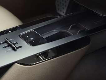 Η θρυλική φίρμα supercars που όλοι λατρεύουν σιχαίνεται τα χειροκίνητα κιβώτια