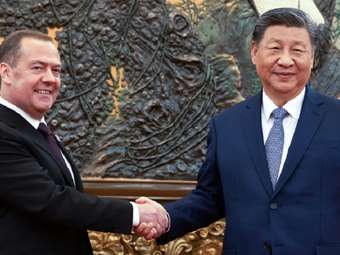 Συνάντηση του Ντμίτρι Μεντβέντεφ με τον Κινέζο πρόεδρο Σι Τζινπίνγκ