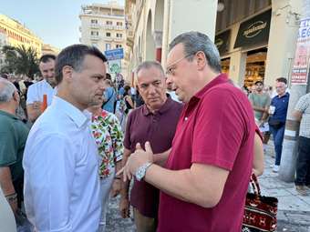 Τετ α τετ Δούκα - Φάμελλου στην διαδήλωση της Θεσσαλονίκης