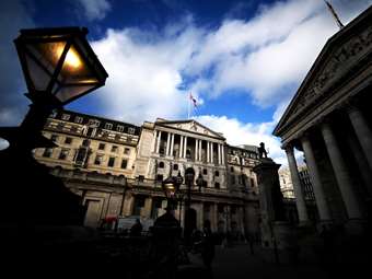 Η Βρετανία προετοιμάζεται για την παραμονή του υψηλού κόστους δανεισμού για μεγαλύτερο χρονικό διάστημα