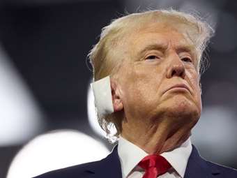 Τραμπ: "Νίκη για τον Πούτιν" η ανταλλαγή κρατουμένων