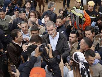 Ισπανία: Το βασιλικό ζεύγος θα παραστεί σε τελετή στη μνήμη των θυμάτων των πλημμυρών