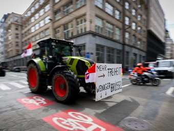 Βρυξέλλες: Ακροδεξιοί αγρότες διαδήλωσαν, διαμαρτυρόμενοι για την ευρωπαϊκή αγροτική πολιτική