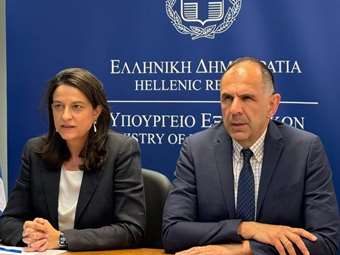 Τηλεδιάσκεψη Γ. Γεραπετρίτη - Ν. Κεραμέως με τους επικεφαλής των διπλωματικών και προξενικών Αρχών