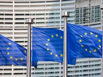 ΕΕ: Πυρετώδεις διαβουλεύσεις ανάμεσα σε στελέχη πολιτικών ομάδων του ΕΚ, λίγες ώρες προτού κλείσουν οι κάλπες