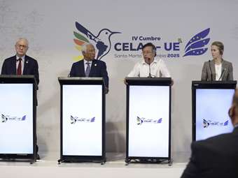 Σύνοδος ΕΕ - Λατινικής Αμερικής: Οι χώρες απορρίπτουν τη "χρήση της ισχύος" με φόντο τις εντάσεις με τις ΗΠΑ