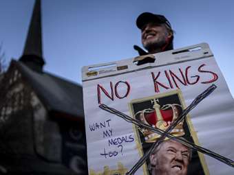 Η εξωτερική πολιτική του Τραμπ μάς γυρνά στον Μεσαίωνα