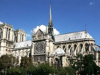 Γαλλία: Ξανανοίγει η συζήτηση για καθιέρωση εισιτηρίου εισόδου στην Παναγία των Παρισίων