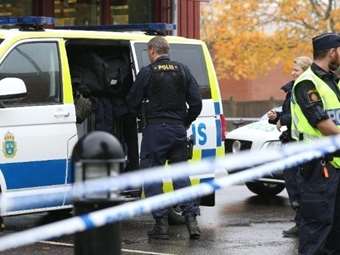 Δυστύχημα για την σουηδική αστυνομία η πρόσκρουση λεωφορείου σε στάση με τους τρεις νεκρούς