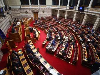 Στη Βουλή το νομοσχέδιο για τη "νέα εποχή" του Στρατού – Όλες οι αλλαγές σε μισθούς, βαθμολόγιο και αναβολές στις Ένοπλες Δυνάμεις