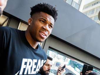 Ολυμπιακοί Αγώνες: Σημαιοφόροι ο Γ. Αντετοκούνμπο και η Αντ. Ντρισμπιώτη