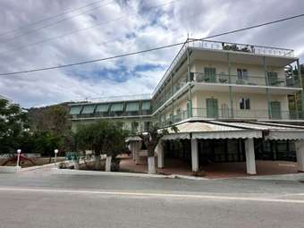 Πλειστηριασμοί: Σε νέο ιδιοκτήτη το "Agyra Hotel" στον Πόρο - Στα αζήτητα γνωστά βιομηχανικά ακίνητα