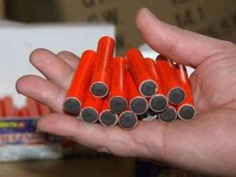 Κροτίδες: Κινδυνεύει να χάσει τα δάκτυλά του 15χρονος που τραυματίστηκε από φωτοβολίδα στην Κάλυμνο